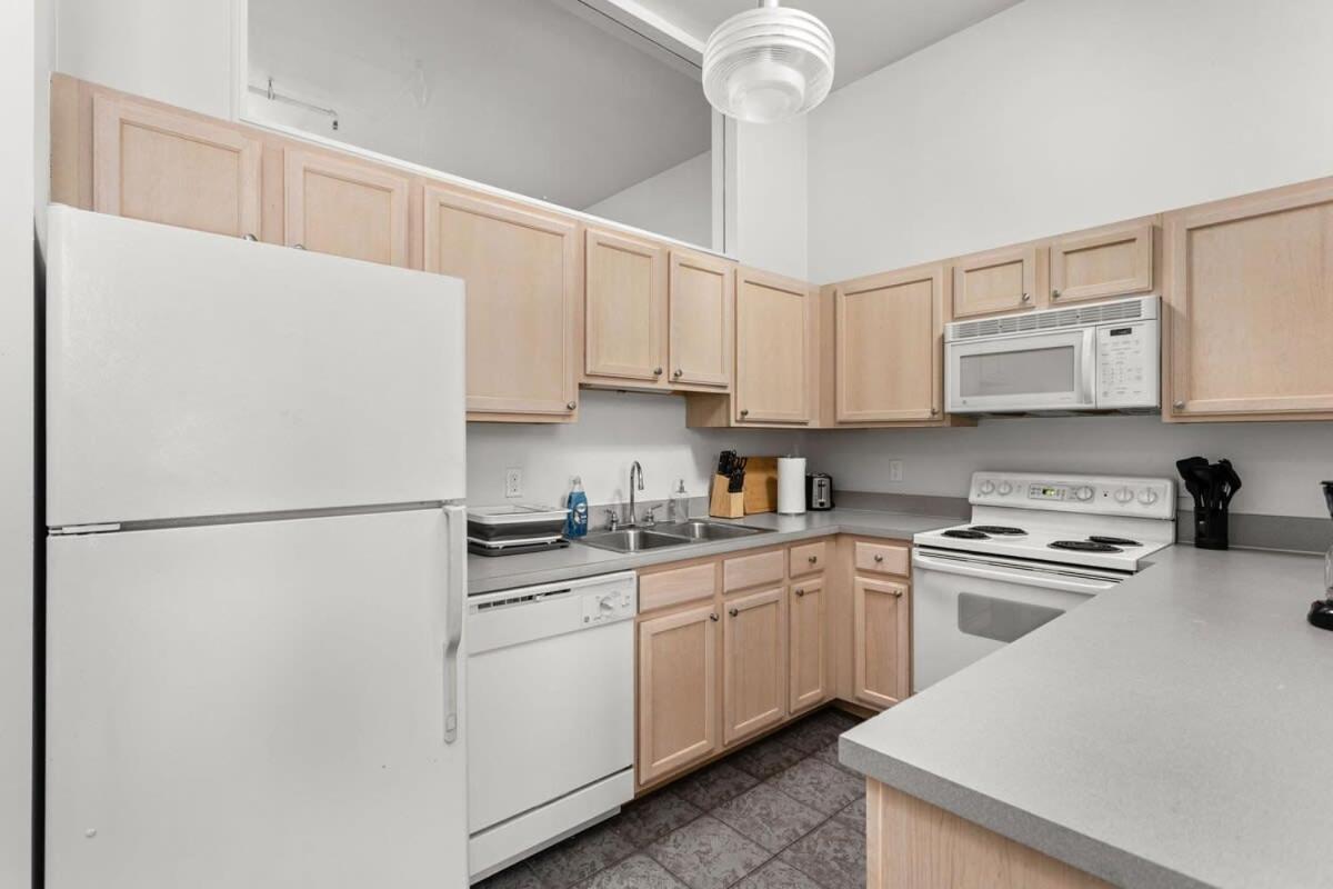 Modern Downtown Apartment 2Br 2Ba By Cozysuites Indianapolis Exteriér fotografie